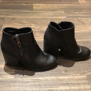 Black leather bootie